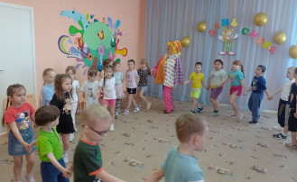 Дееь смеха Дееь смеха.